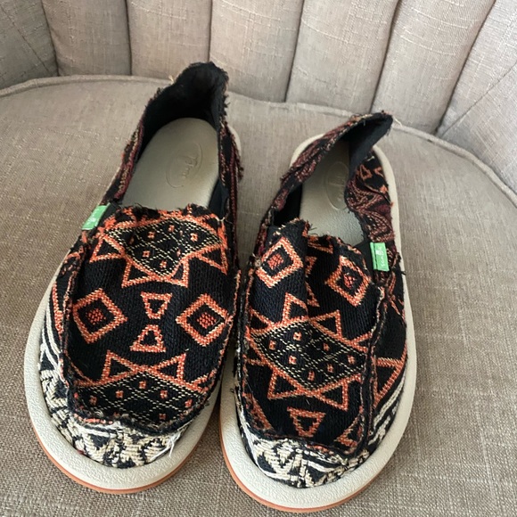 COPY - Brand New Women’s Sanuks - Picture 1 of 4